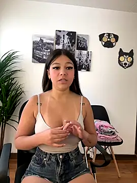 Snapshot of Alyshanon18 chatting on 26, 10, 2025 Alyshanon18 online show from 26, 10, 2025