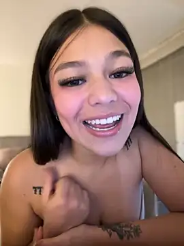 Snapshot of Alyshanon18 chatting on 10, 9, 2025 Alyshanon18 online show from 10, 9, 2025