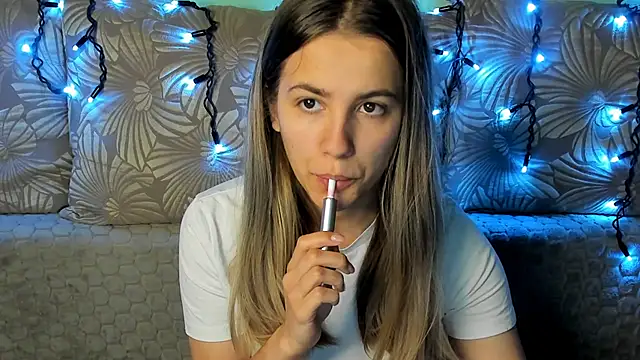 MaggieCake online show from 3, 12, 2025