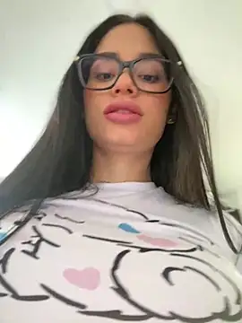 LaraHenao online show from 4, 3, 2025