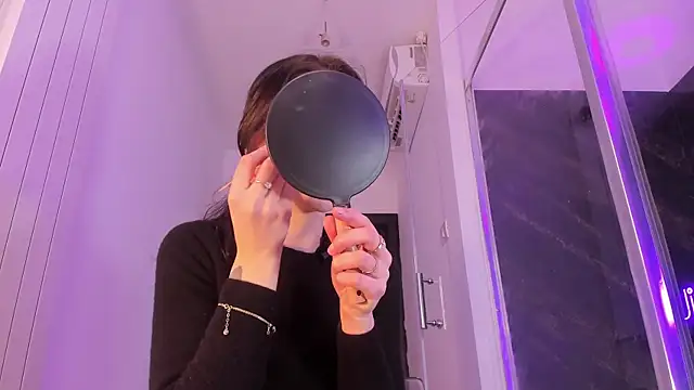 realhotfallingdevil online show from 3, 3, 2026