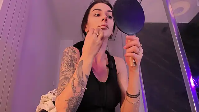 realhotfallingdevil online show from 4, 3, 2026