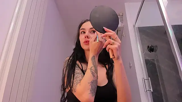 realhotfallingdevil online show from 18, 3, 2026