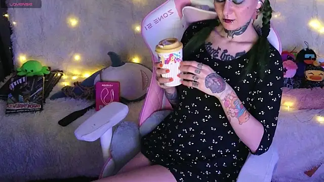 Ginger Stay online show from 28, 4, 2026