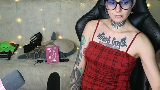 Ginger Stay online show from 21, 10, 2025