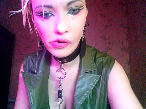 Snapshot of WildMissNiks chatting on 13, 11, 2025 WildMissNiks online show from 13, 11, 2025