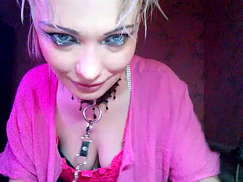 Snapshot of WildMissNiks chatting on 30, 11, 2025 WildMissNiks online show from 30, 11, 2025