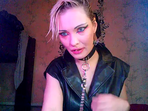 Snapshot of WildMissNiks chatting on 14, 11, 2025 WildMissNiks online show from 14, 11, 2025