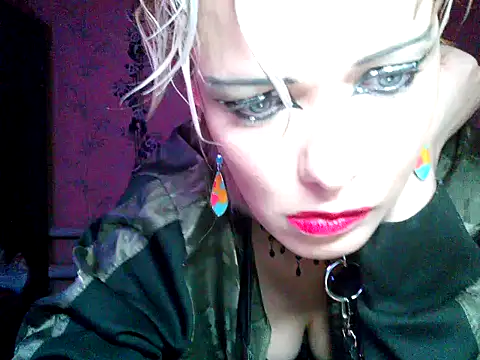 Snapshot of WildMissNiks chatting on 1, 12, 2025 WildMissNiks online show from 1, 12, 2025