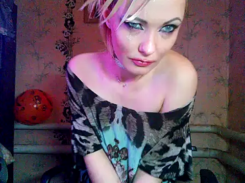Snapshot of WildMissNiks chatting on 29, 10, 2025 WildMissNiks online show from 29, 10, 2025
