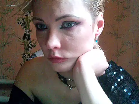 Snapshot of WildMissNiks chatting on 3, 10, 2025 WildMissNiks online show from 3, 10, 2025