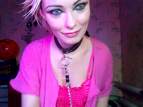 Snapshot of WildMissNiks chatting on 1, 11, 2025 WildMissNiks online show from 1, 11, 2025