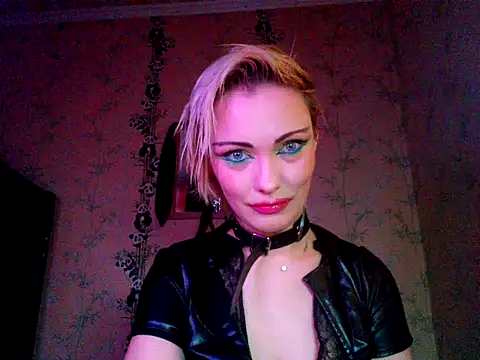 Snapshot of WildMissNiks chatting on 11, 11, 2025 WildMissNiks online show from 11, 11, 2025