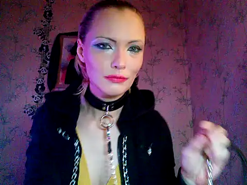 Snapshot of WildMissNiks chatting on 5, 11, 2025 WildMissNiks online show from 5, 11, 2025