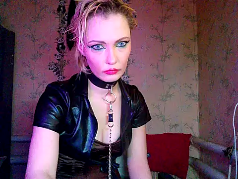 Snapshot of WildMissNiks chatting on 7, 11, 2025 WildMissNiks online show from 7, 11, 2025