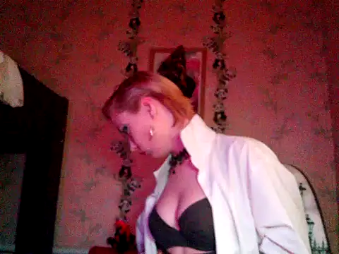 Snapshot of WildMissNiks chatting on 26, 11, 2025 WildMissNiks online show from 26, 11, 2025