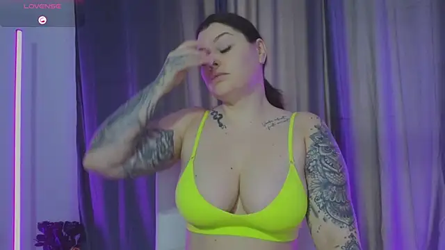 Raven Luna online show from 11, 3, 2025