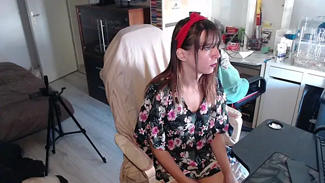 Snapshot of missthon0 chatting on 28, 5, 2026 missthon0 online show from 28, 5, 2026