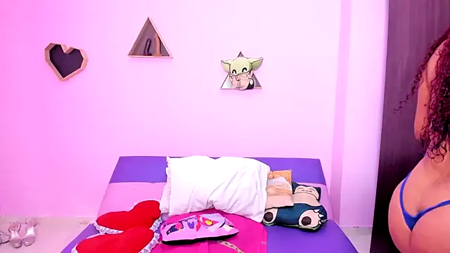 MATURE WHOR33 online show from 8, 10, 2025