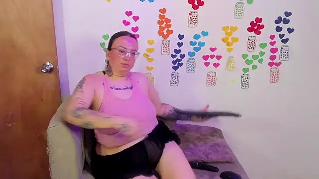 Snapshot of MiaYMolly chatting on 29, 6, 2026 MiaYMolly online show from 29, 6, 2026