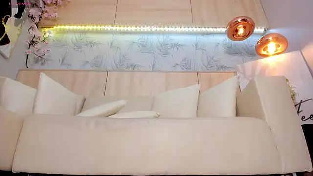 Snapshot of maryevans_ chatting on 24, 10, 2025 maryevans online show from 24, 10, 2025