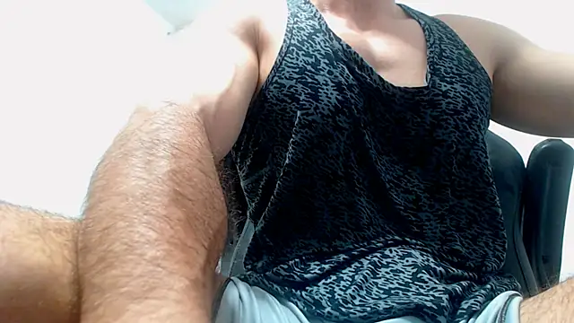 sexy fit guy on cam online show from 24, 6, 2026