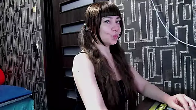 HelenLe sweet online show from 11, 3, 2025