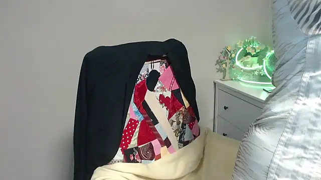 Adelewildx online show from 18, 3, 2025