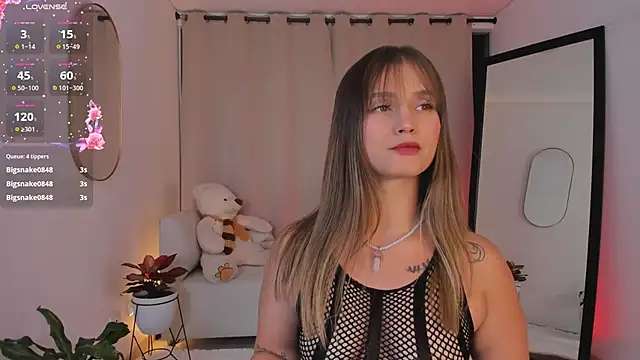 Snapshot of roxie_gates_ chatting on 10, 11, 2025 roxie gates online show from 10, 11, 2025