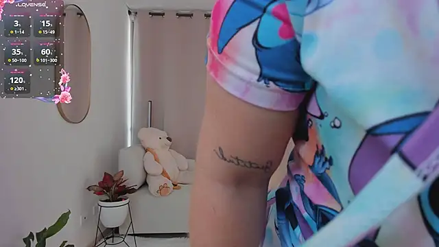 Snapshot of roxie_gates_ chatting on 11, 9, 2025 roxie gates online show from 11, 9, 2025