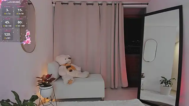 Snapshot of roxie_gates_ chatting on 9, 11, 2025 roxie gates online show from 9, 11, 2025