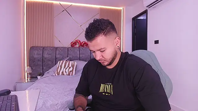 Snapshot of mister_miike chatting on 28, 2, 2026 mister miike online show from 28, 2, 2026