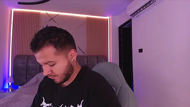 Snapshot of mister_miike chatting on 15, 2, 2026 mister miike online show from 15, 2, 2026