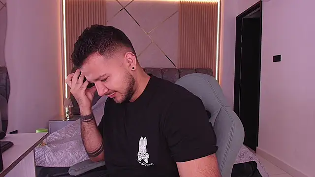 Snapshot of mister_miike chatting on 19, 2, 2026 mister miike online show from 19, 2, 2026