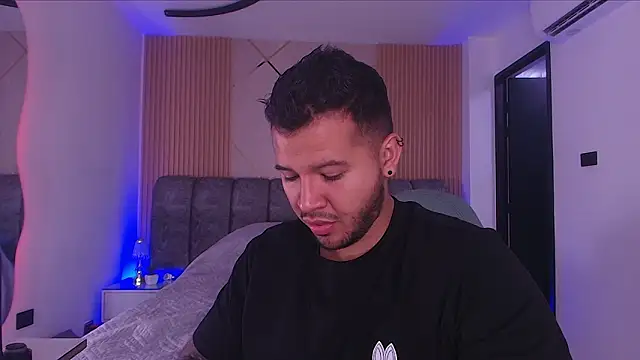 Snapshot of mister_miike chatting on 13, 2, 2026 mister miike online show from 13, 2, 2026