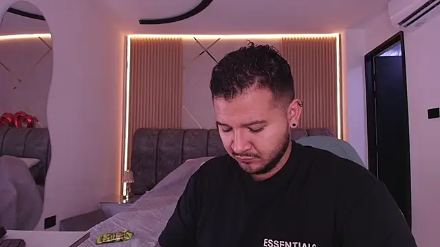 Snapshot of mister_miike chatting on 25, 2, 2026 mister miike online show from 25, 2, 2026