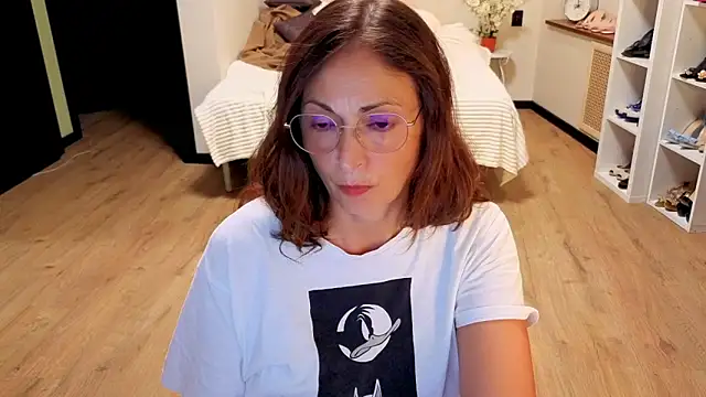 CaringSophie online show from 5, 6, 2026