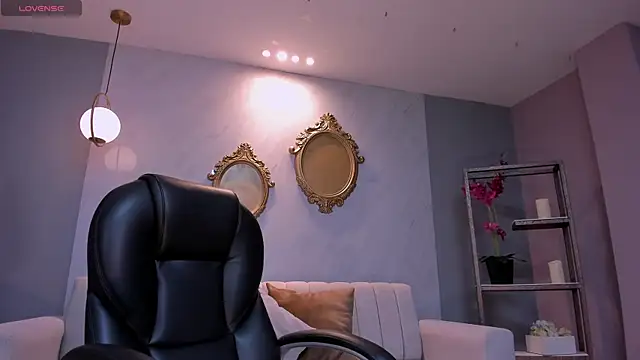 BrennaWalker online show from 27, 2, 2025