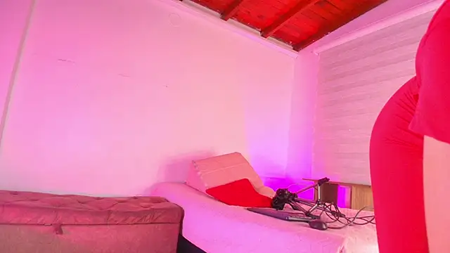 Snapshot of emyli_sw_ chatting on 20, 9, 2025 emyli sw online show from 20, 9, 2025