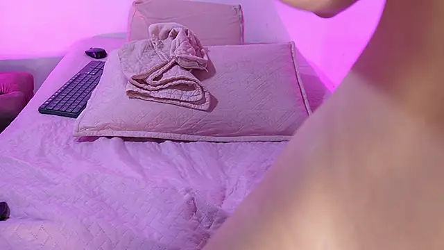 Snapshot of emyli_sw_ chatting on 22, 9, 2025 emyli sw online show from 22, 9, 2025