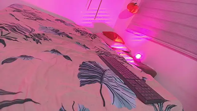 Snapshot of emyli_sw_ chatting on 26, 10, 2025 emyli sw online show from 26, 10, 2025