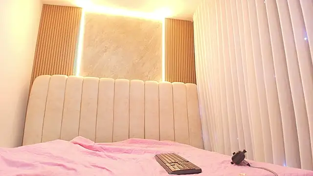 emyli sw  online show from 8, 4, 2026