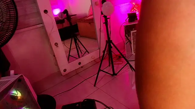 Snapshot of emyli_sw_ chatting on 24, 9, 2025 emyli sw online show from 24, 9, 2025