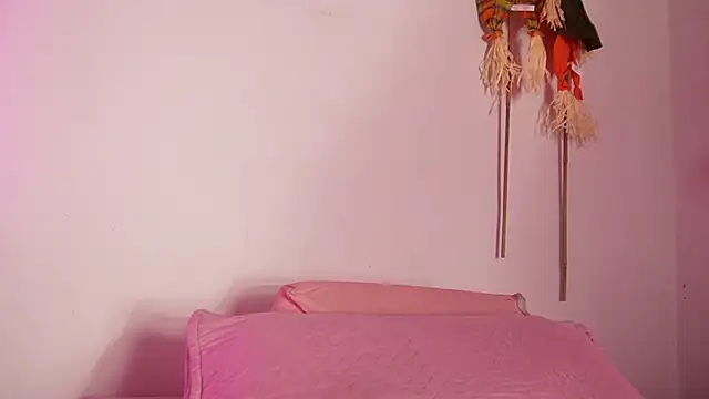 Snapshot of emyli_sw_ chatting on 22, 10, 2025 emyli sw online show from 22, 10, 2025