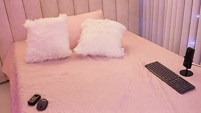 Snapshot of emyli_sw_ chatting on 11, 11, 2025 emyli sw online show from 11, 11, 2025