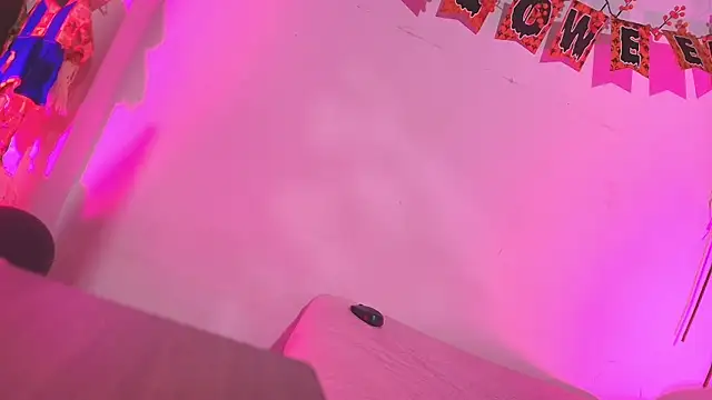 Snapshot of emyli_sw_ chatting on 25, 10, 2025 emyli sw online show from 25, 10, 2025