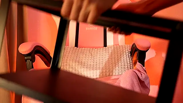 KirstenDanston online show from 26, 9, 2025