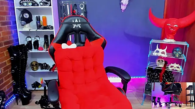 Snapshot of Mistress_Yelena chatting on 5, 3, 2026 Mistress Yelena online show from 5, 3, 2026