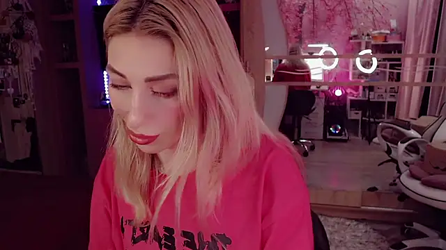 AnnieGOld  online show from 13, 10, 2025