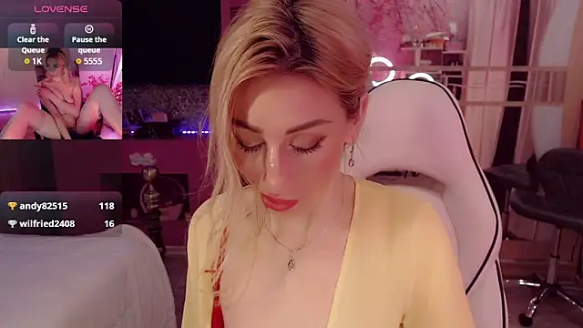 AnnieGOld  online show from 5, 11, 2025